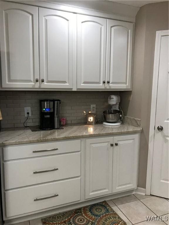 bar with decorative backsplash and light tile patterned flooring