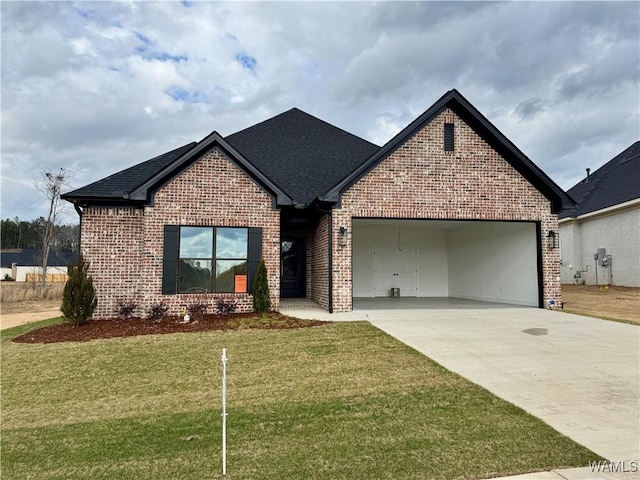 view of front facade with a garage and a front yard