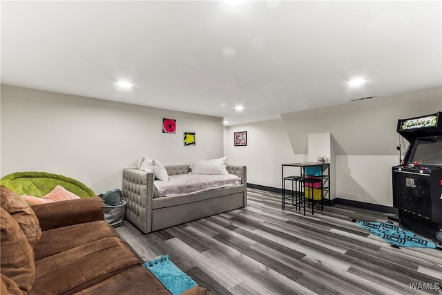 living area featuring recessed lighting, dark wood-style flooring, visible vents, and baseboards