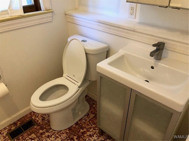 bathroom featuring toilet