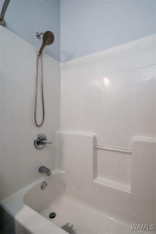 bathroom with washtub / shower combination