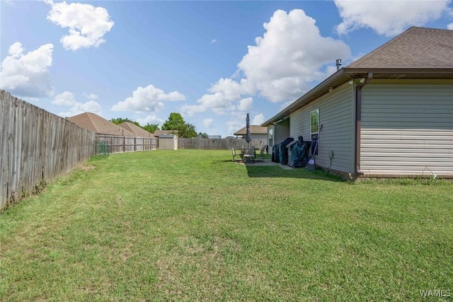 view of yard featuring a fenced backyard