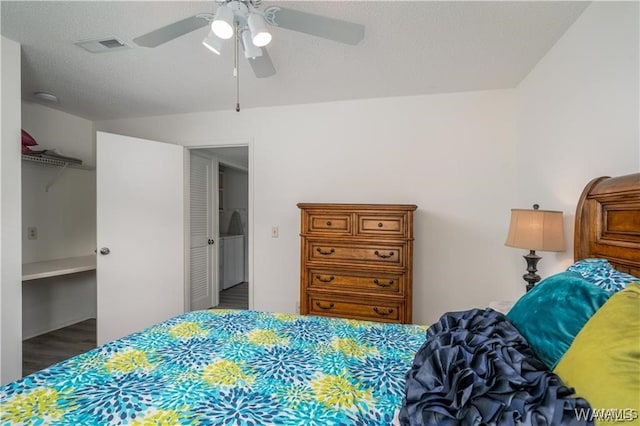 bedroom with a textured ceiling, a closet, ceiling fan, and hardwood / wood-style flooring