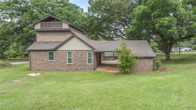 11376 Kings Loop Rd, Tuscaloosa, AL 35405 - view of front of property with brick siding, a front yard, a carport, and a shingled roof