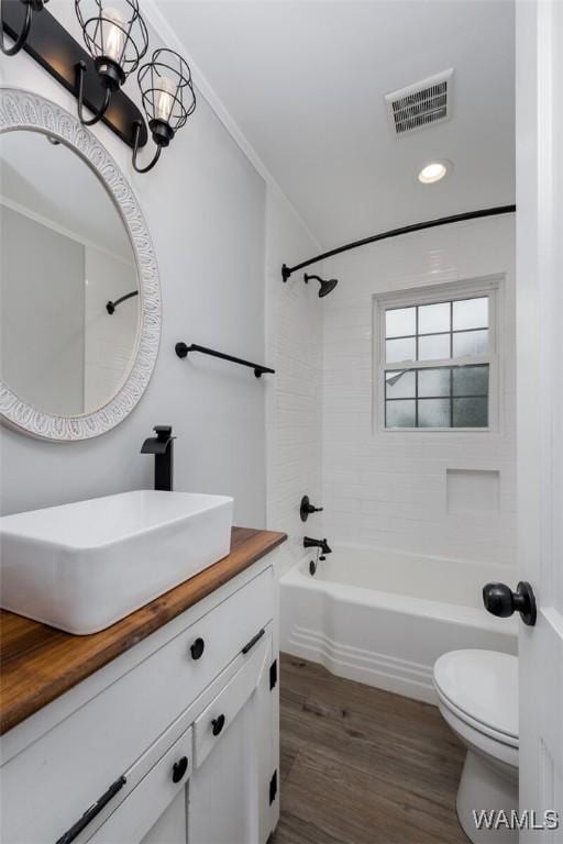 11376 Kings Loop Rd, Tuscaloosa, AL 35405 - bathroom featuring vanity, shower / tub combination, wood finished floors, and recessed lighting