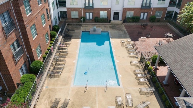 view of swimming pool