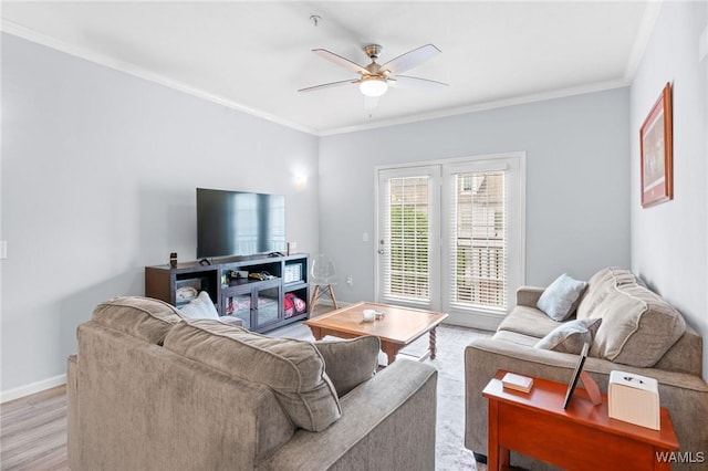 living room with light wood-type flooring, crown molding, baseboards, and ceiling fan