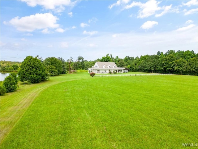 view of yard featuring a water view