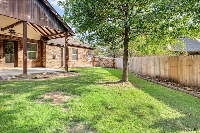 view of yard featuring a patio area, a fenced backyard, and ceiling fan