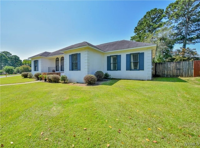 ranch-style house featuring a front lawn