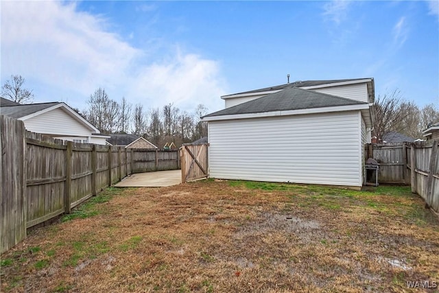 view of yard featuring a patio