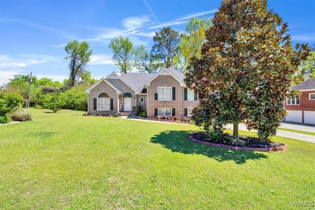 bi-level home featuring a front yard