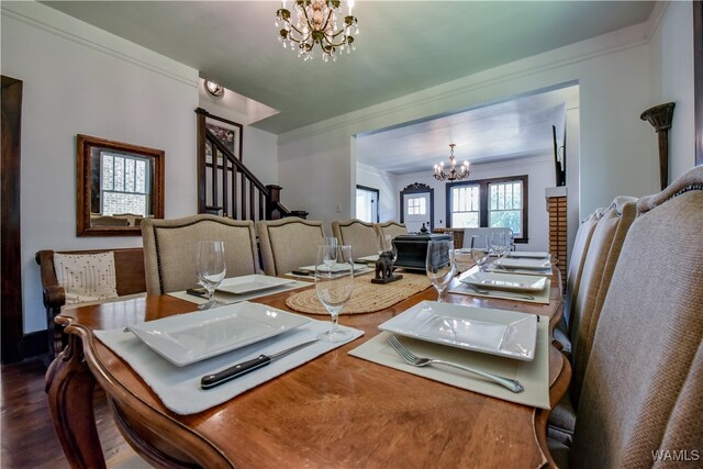 dining area featuring ornamental molding, dark hardwood / wood-style floors, and a notable chandelier