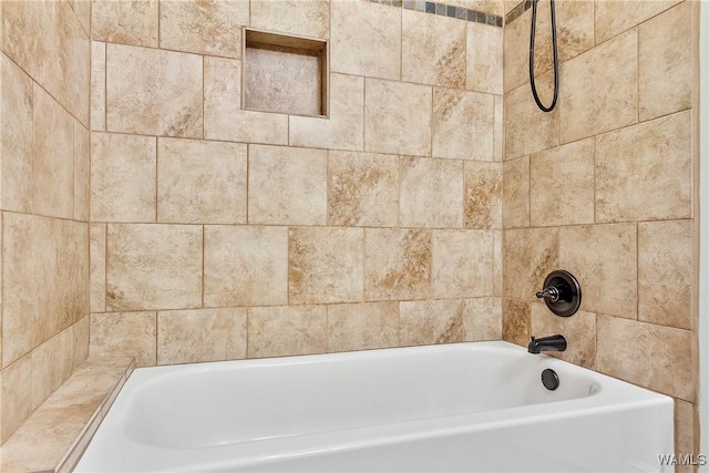 bathroom with tiled shower / bath combo