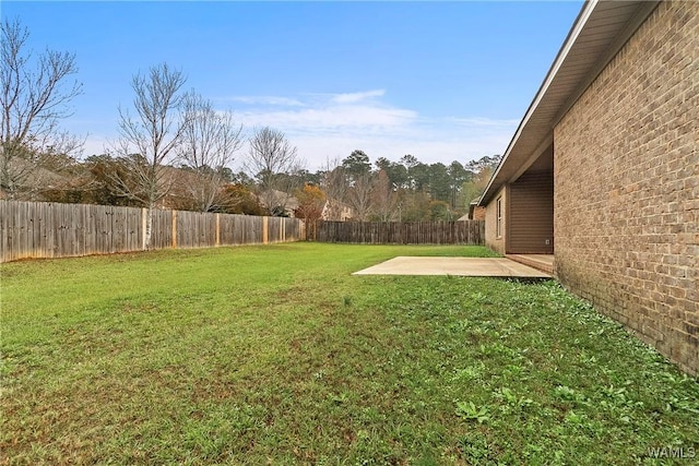 view of yard with a patio