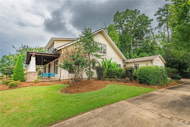 890 Founders St, Tuscaloosa, AL 35406 - view of front of property with a front yard and board and batten siding