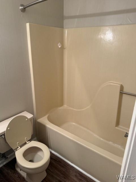 1813 Hackberry Ln Unit 10, Tuscaloosa, AL 35401 - full bathroom with shower / washtub combination and wood finished floors