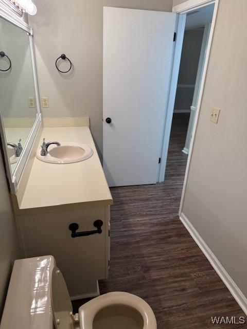 1813 Hackberry Ln Unit 10, Tuscaloosa, AL 35401 - bathroom featuring wood finished floors and vanity
