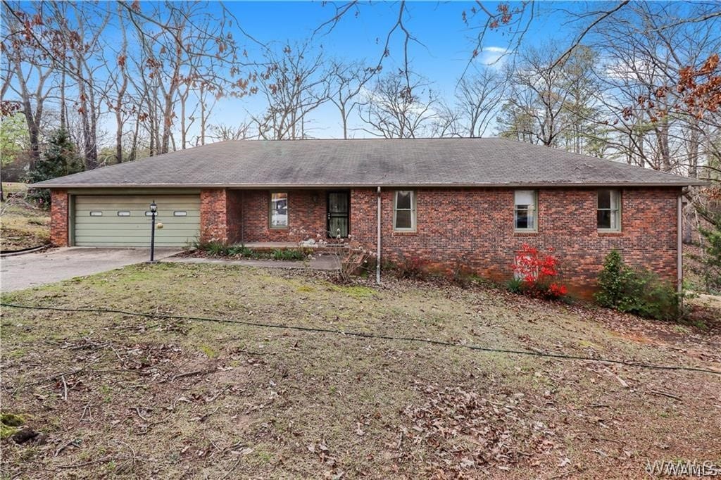 ranch-style home featuring a garage