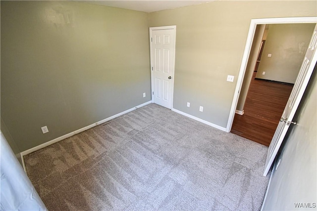 unfurnished bedroom featuring carpet floors