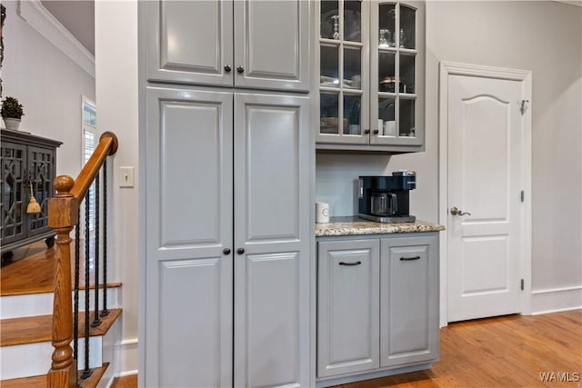3610 Harbor Ridge Way, Tuscaloosa, AL 35406 - bar with ornamental molding and light wood-style floors