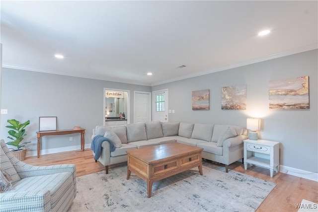 1603 Quail Run Dr, Tuscaloosa, AL 35406 - living room featuring ornamental molding, light wood-style flooring, baseboards, and recessed lighting
