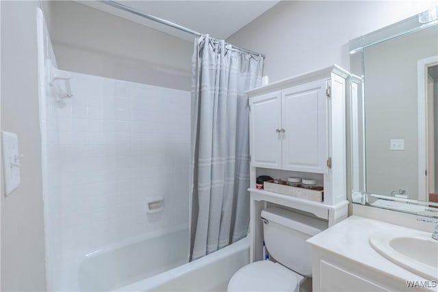 1603 Quail Run Dr, Tuscaloosa, AL 35406 - full bathroom featuring shower / tub combo with curtain, vanity, and toilet