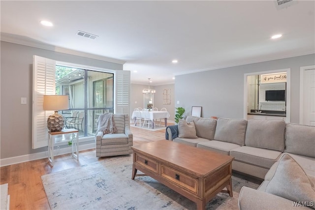 1603 Quail Run Dr, Tuscaloosa, AL 35406 - living area featuring a chandelier, wood finished floors, crown molding, recessed lighting, and baseboards