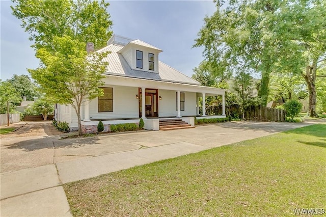 view of front of house with covered porch and a front lawn