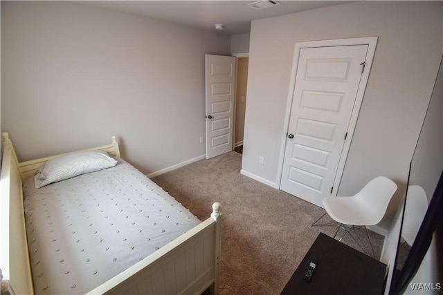 bedroom with carpet flooring