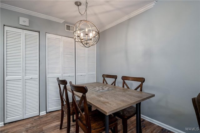 dining room with a notable chandelier, wood finished floors, baseboards, and ornamental molding