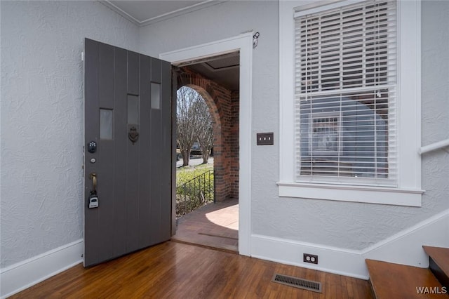 11 Audubon Pl, Tuscaloosa, AL 35401 - foyer with visible vents, a textured wall, and wood finished floors
