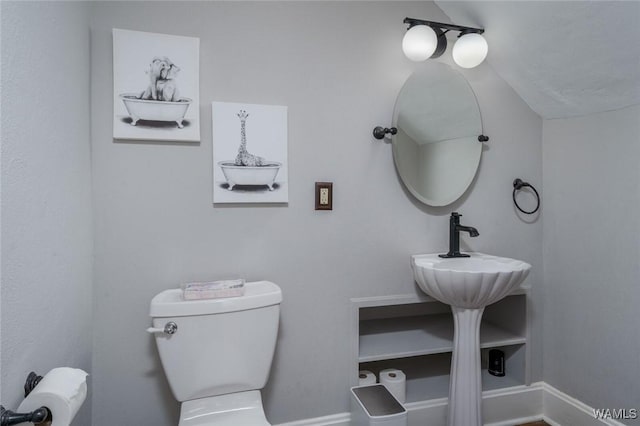 11 Audubon Pl, Tuscaloosa, AL 35401 - half bath featuring toilet