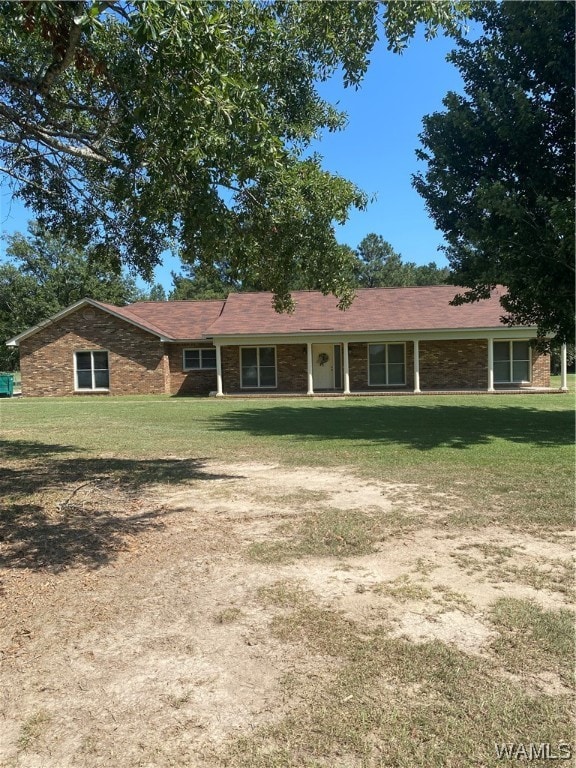 ranch-style house with a front yard