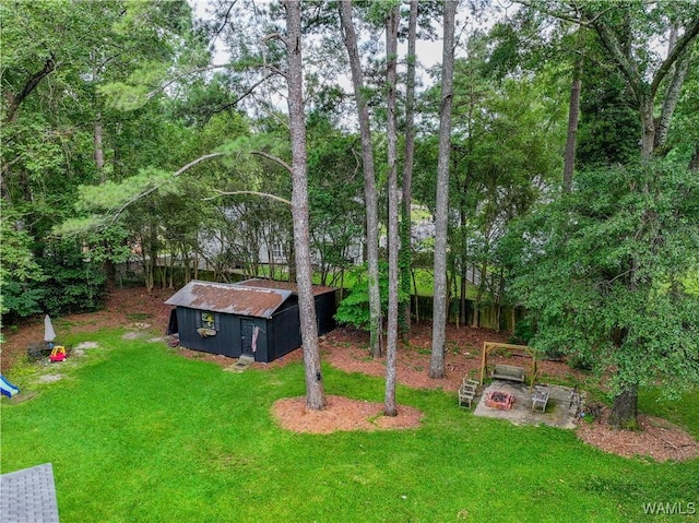 4402 Lakeshore Dr, Northport, AL 35473 - view of green lawn featuring an outdoor structure