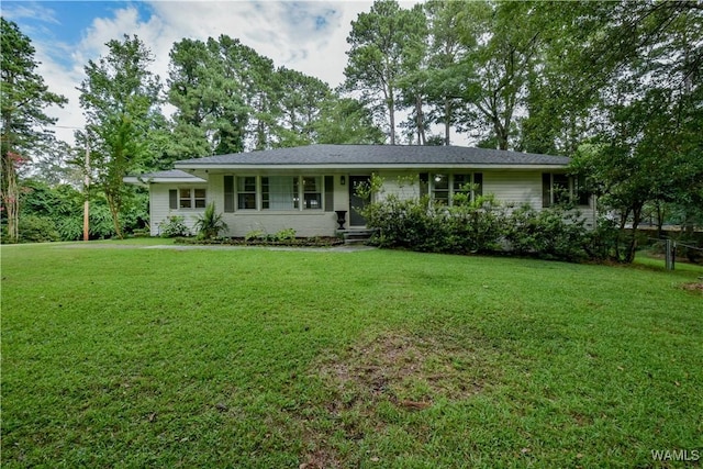 4402 Lakeshore Dr, Northport, AL 35473 - ranch-style house featuring a front yard