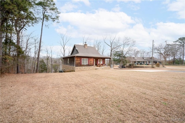 view of front of home featuring covered porch and a front yard