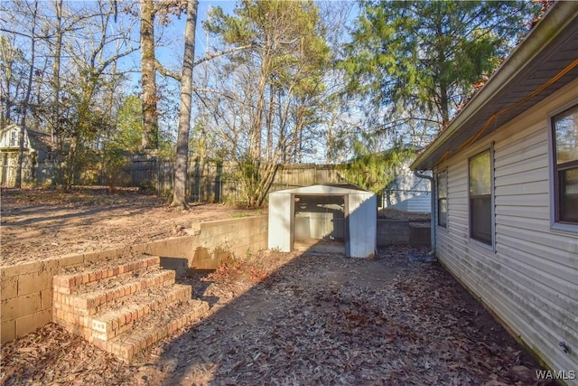 view of yard with a shed