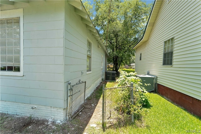 view of home's exterior with cooling unit