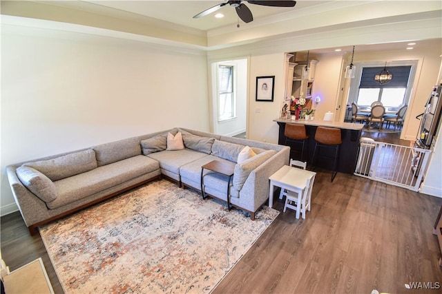 living room with baseboards, a ceiling fan, wood finished floors, and recessed lighting