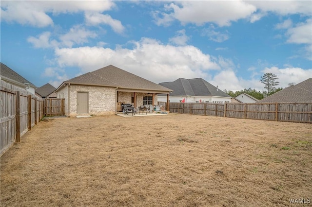 view of yard with a patio area