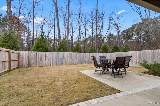 301 Trails End Ln, Tuscaloosa, AL 35406 - view of yard featuring a fenced backyard and a patio area