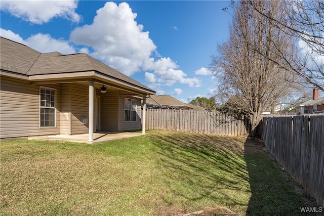 view of yard featuring a patio