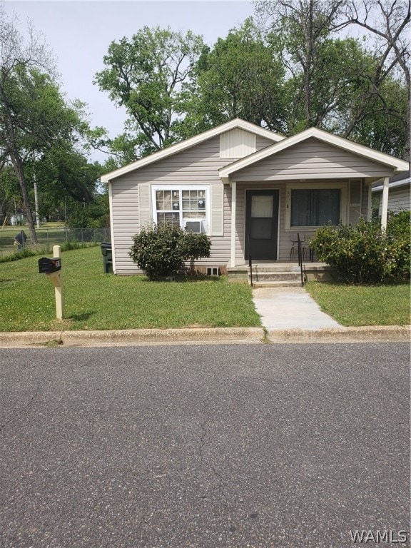 view of front facade featuring a front lawn and a porch