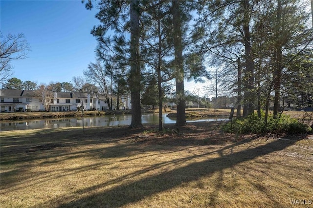 view of yard featuring a water view