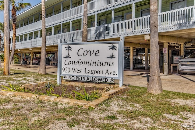 view of community / neighborhood sign