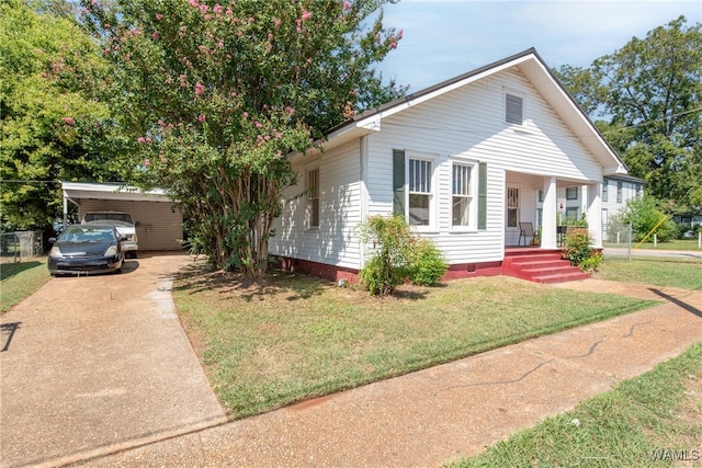 view of front of house featuring a porch and a front lawn