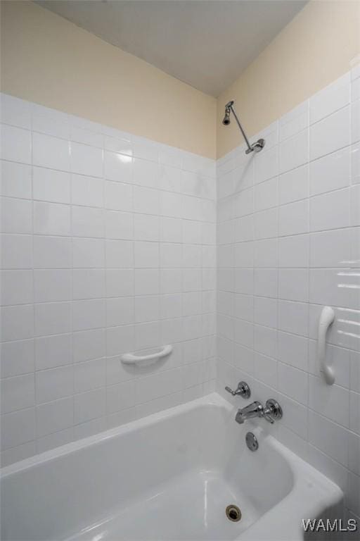 bathroom featuring shower / bathtub combination