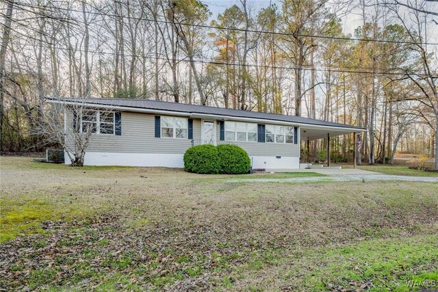 view of front of property featuring a front lawn, driveway, metal roof, crawl space, and a carport