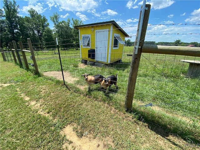 view of yard featuring an outbuilding and fence